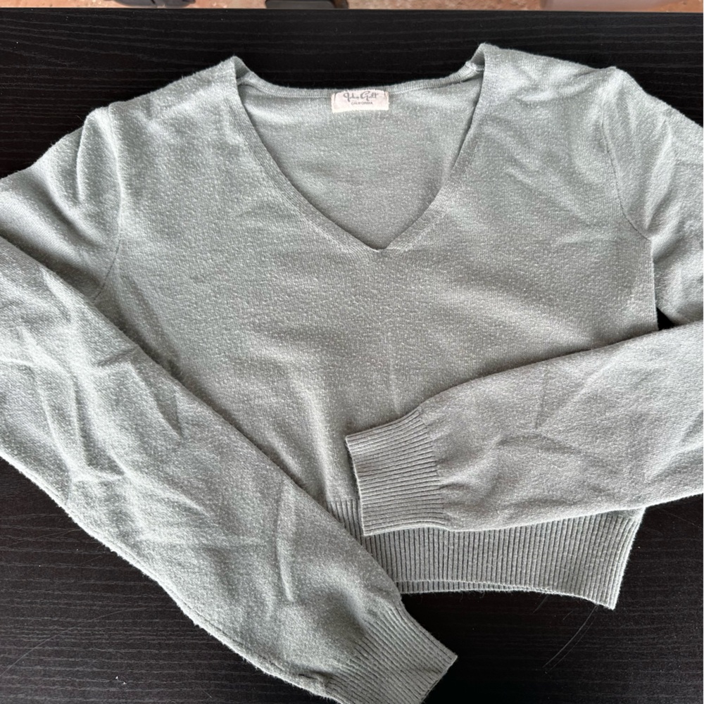 Brandy Melville Heather Green V-Neck cropped sweater